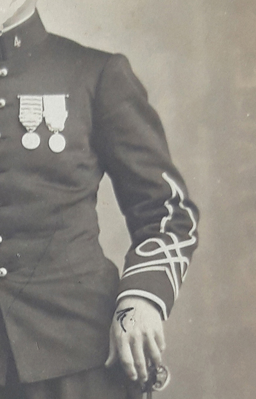 en-grande-tenue.jpg